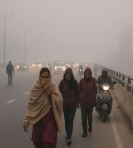 Delhi–NCR Fog Alert: Dense Smog Disrupts Traffic, Public Faces Severe Visibility Issues